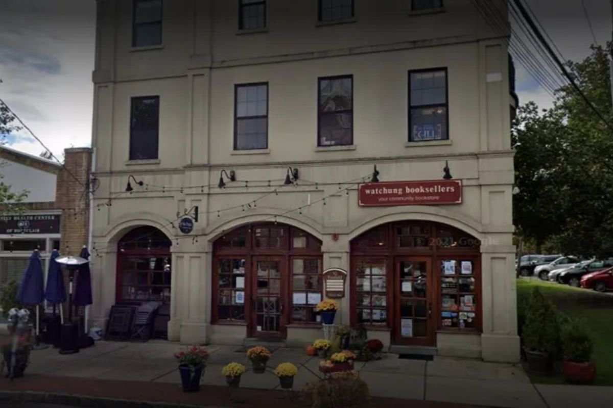 Why Watchung Residents Love Lakeview Books & Gifts